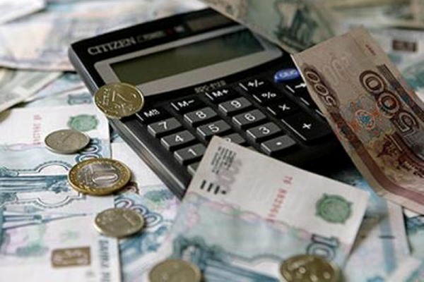 Зарплаты россиян призвали увеличить до ста тысяч