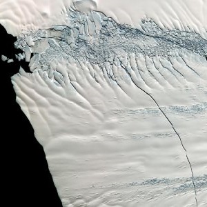 В Южном океане обнаружен гигантский айсберг