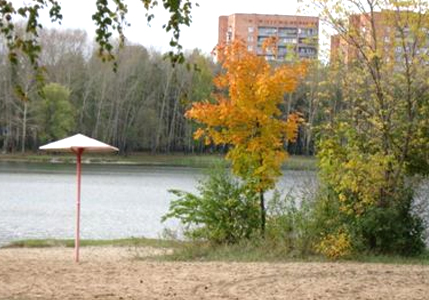 Пляж на озере Светлоярское