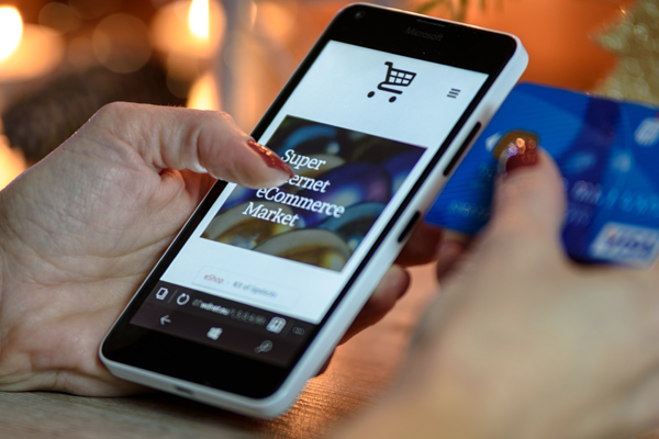 Продажи каких товаров в большинстве идут через интернет-магазины