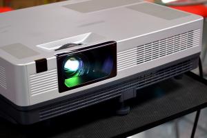 Мультимедийное оборудование: настенные и потолочные крепления для проекторов