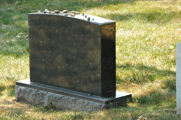 Как выбрать памятник на могилу