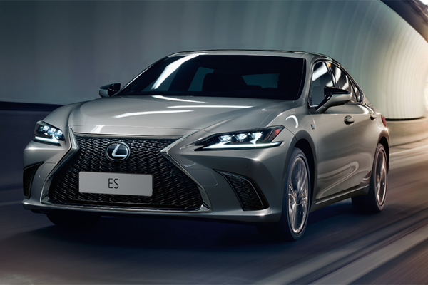 Обновленный Lexus ES250: элегантный дизайн и максимальный комфорт