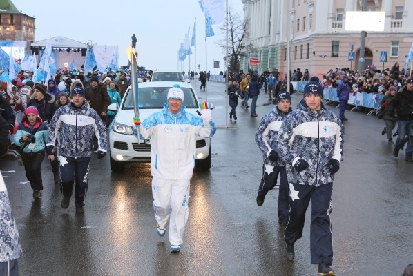 Около 7 тыс. нижегородцев встречали Паралимпийский огонь в Нижнем Новгороде