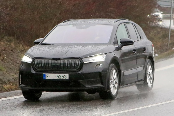 Skoda вывела на тесты новый кроссовер Enyaq IV
