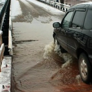 Паводок в Нижнем: мост затоплен в Гагинском районе