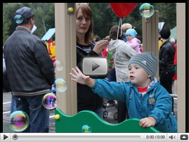 Наталья Водянова открыла детскую площадку в Нижнем Новгороде