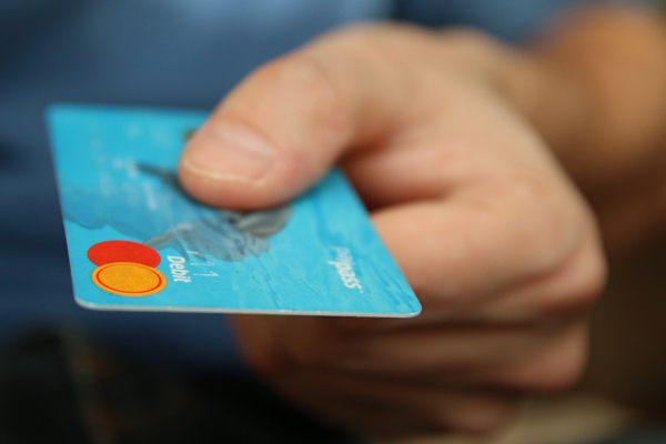 Как работает дебетовая карта?