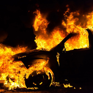 «Пятёрка» BMW сгорела ночью в Кулебакском районе