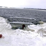 Разбившийся в Нижнем Новгороде вертолет поднимут другим вертолетом