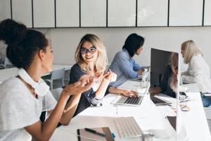 Тимбилдинг в 21-м веке: как построить команду, которая не просто работает, а творит?