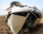Двое людей погибли при опрокидывании авто