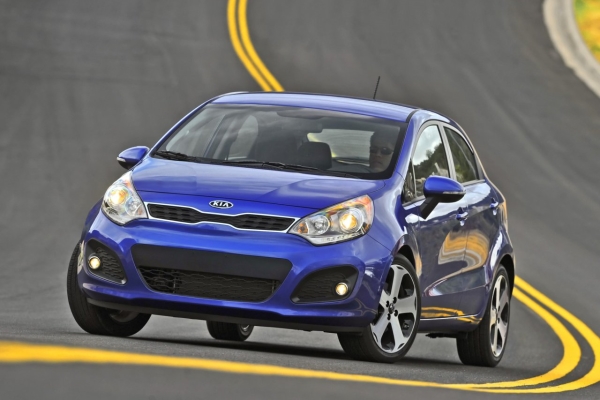 Седан KIA Rio благодаря новой комплектации стал дешевле