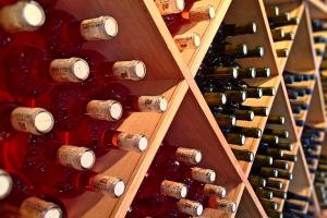 Российские власти введут минимальные розничные цены на винные напитки