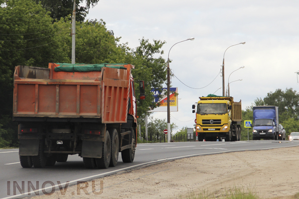 Грузовик МАЗ ночью врезался в здание в Нижнем Новгороде