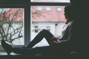 Как помочь родному человеку, страдающему депрессией