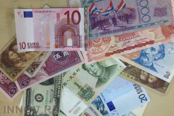 ЦБ РФ установил официальный курс валют на 7 апреля 2015 года