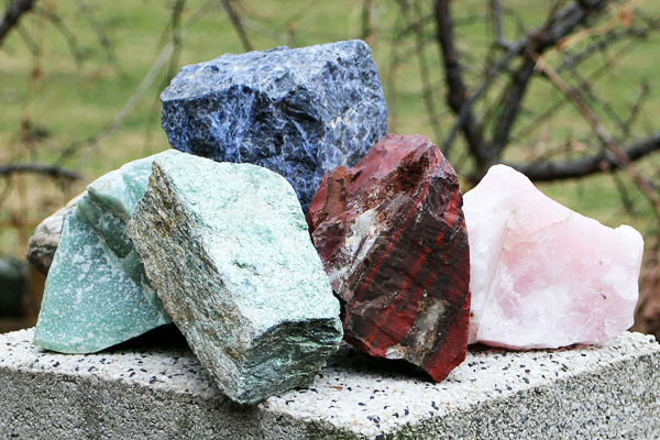 Путешествие в мир природных камней: основные типы и свойства