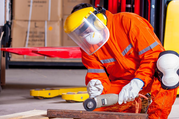 Сигнальная светоотражающая одежда – большой выбор изделий с логотипами