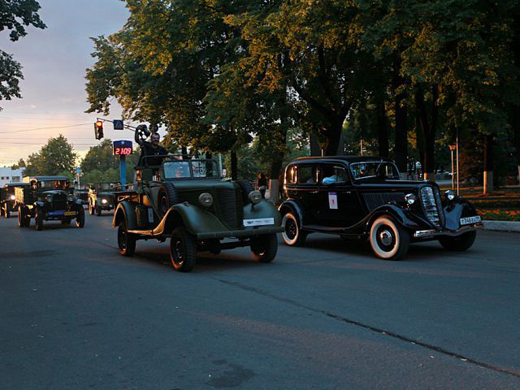 Раритетные автомобили выехали на улицы Нижнего Новгорода(фото)