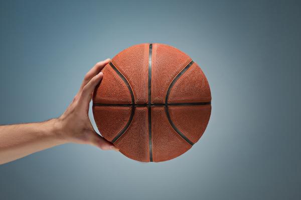 В поддержку детей с новых территорий РФ в Москве прошел благотворительный матч по баскетболу