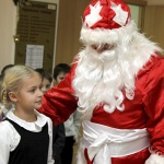 Дед Мороз начал раздавать подарки в Нижнем Новгороде