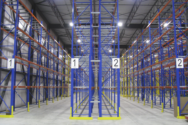 Стеллажное оборудование для склада: решение проблем хранения и отгрузки