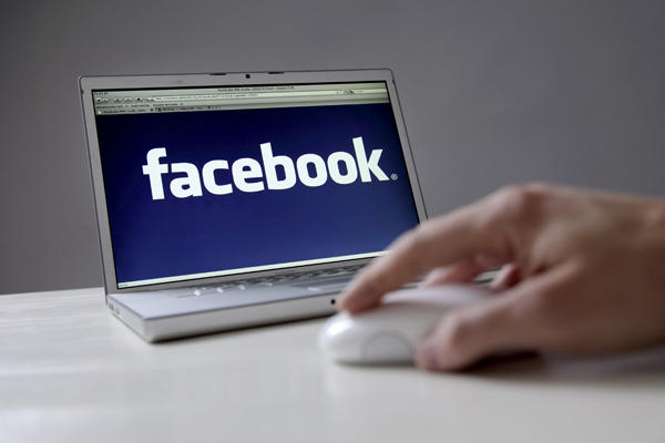 Facebook создаст сервис для предотвращения самоубийств