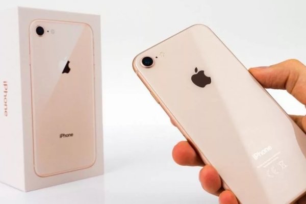 В российских магазинах упали цены на старые iPhone