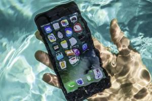 Как восстановить утонувший смартфон