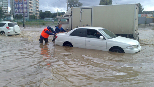 Нижегородские инспекторы ГИМС эвакуируют жителей Хабаровска(ФОТО)