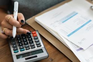 Услуги финансового консультанта: профессиональную помощь в управлении своими финансами