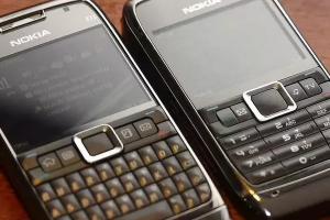    Nokia    E71