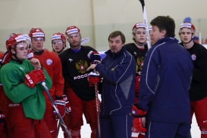 Трое хоккеистов сборной России покинули расположение команды