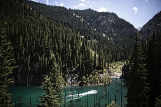 Red Bull Highland Wake – головокружительные трюки Никиты Мартьянова на горном озере (фото)