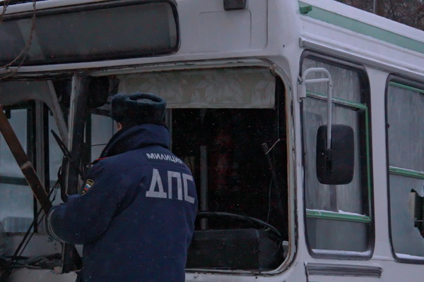 В Нижегородской области столкнулись иномарка и автобус