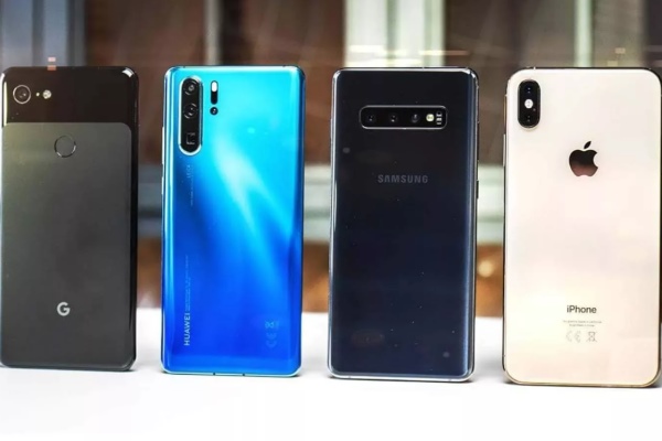 Смартфоны Xiaomi, Samsung и Apple покупают в России чаще других