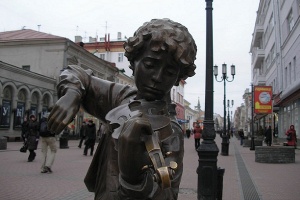 Скульптура мальчика-скрипача с Большой Покровской исчезла временно