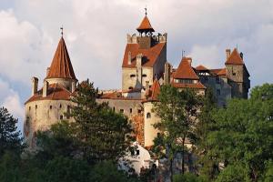 Почему туристов привлекает замок Дракулы