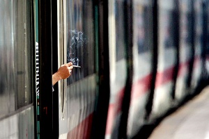 На вокзалах и в аэропортах можно будет курить