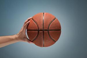 В поддержку детей с новых территорий РФ в Москве прошел благотворительный матч по баскетболу