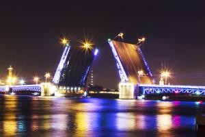 Экскурсионный Санкт-Петербург: мосты, вдохновляющие величием