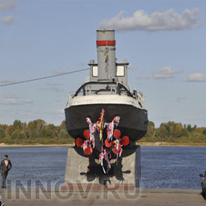 Напротив Чкаловской лестницы на Волге столкнулись 2 судна