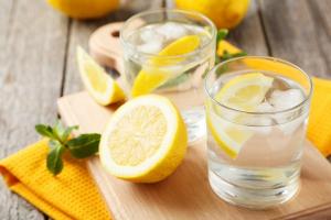 Вода с лимоном: что она может дать нашему организму?