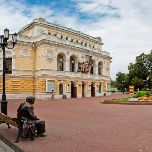 На Театральной площади выросло «Дерево добра»