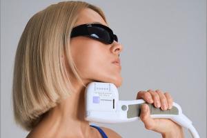 Можно ли избежать пластики с помощью аппаратных процедур – мнение российских косметологов