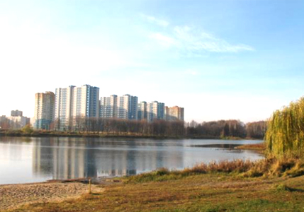 Пляж на озере в Парке Культуры и Отдыха