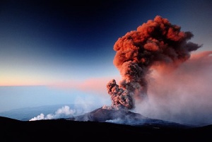 Проснулся крупнейший действующий вулкан Европы - Этна
