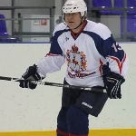 Валерий Шанцев сыграл в хоккей с женской командой