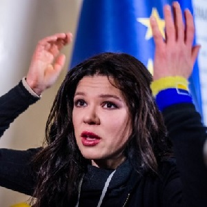 Украинская певица Руслана готова совершить самосожжение на Евромайдане
